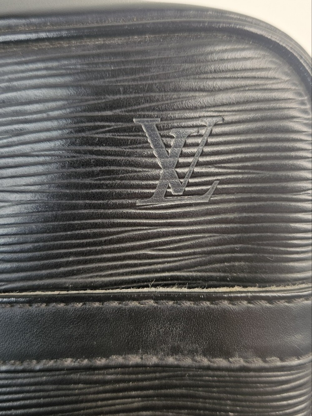 Authentic Louis Vuitton Trocadéro 27 EPI Crossbody Shoulder Bag w/dustcover - Picture 11 of 16